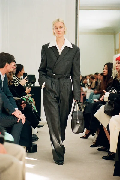 Look 19